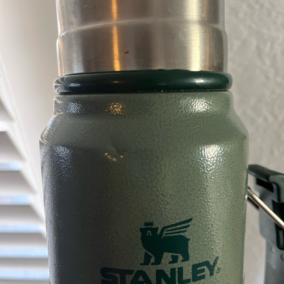 Stanley Heritage Classic Bottle in Dark Green - Picture 2 of 6